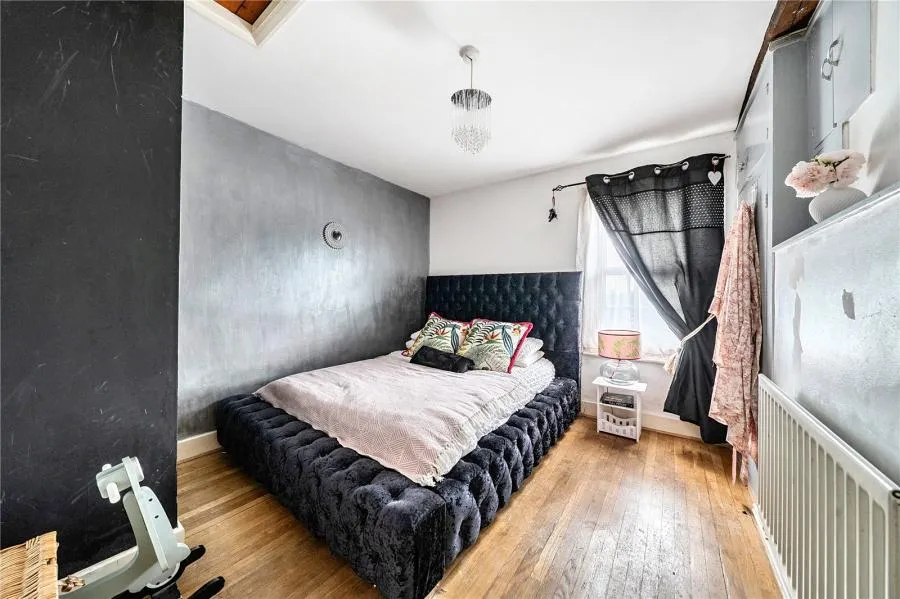 London Road, Bagshot, GU19, photo 8