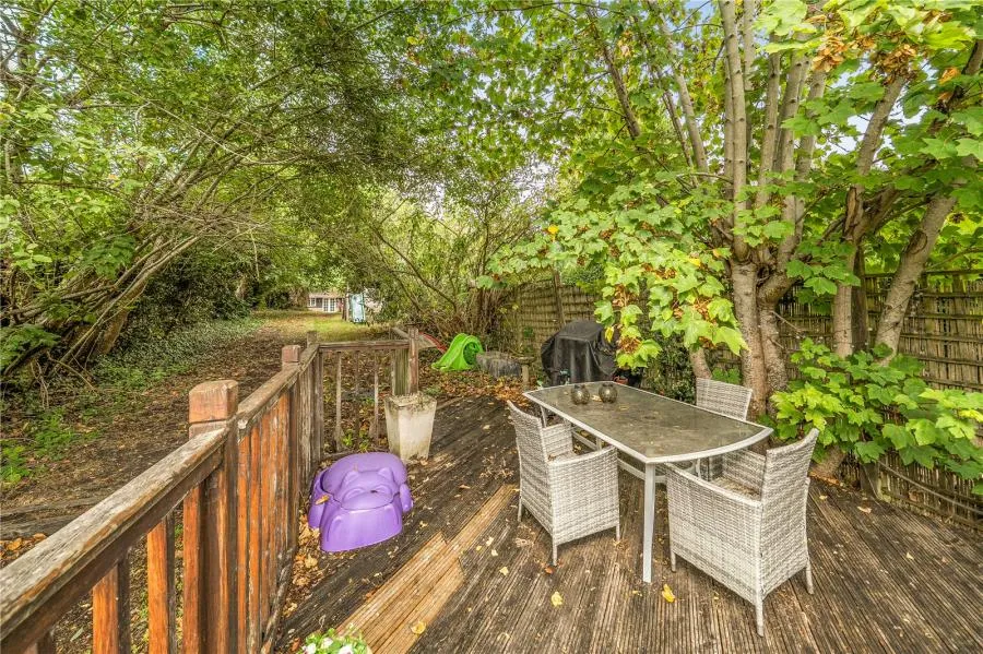 London Road, Bagshot, GU19, photo 19