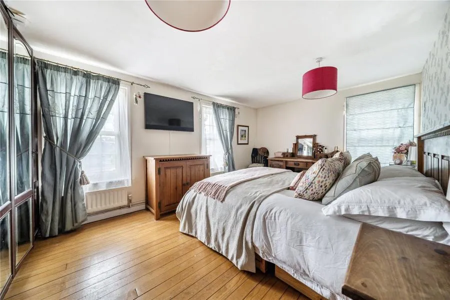 London Road, Bagshot, GU19, photo 6