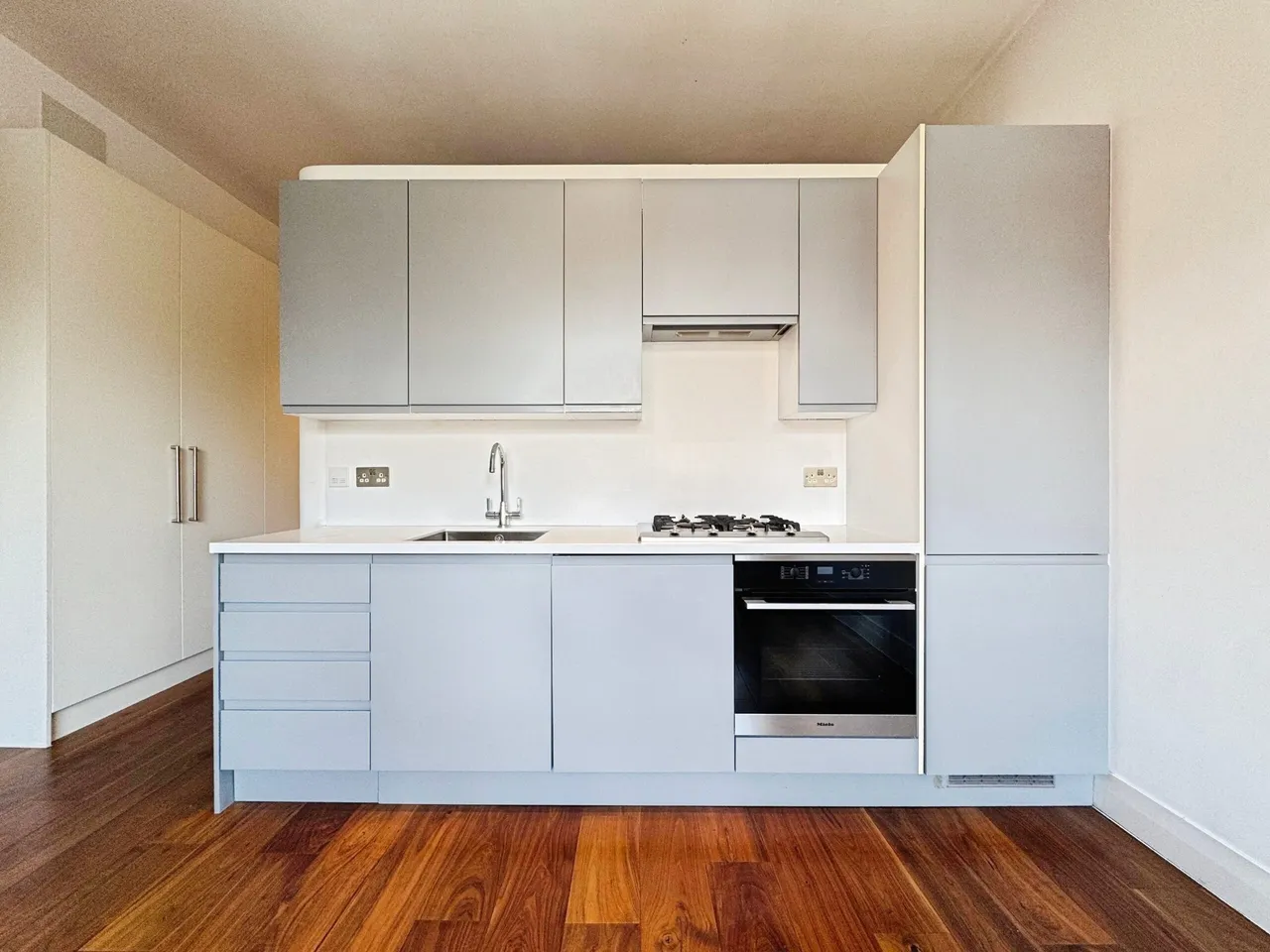 Grenville Place, NW7, photo 3