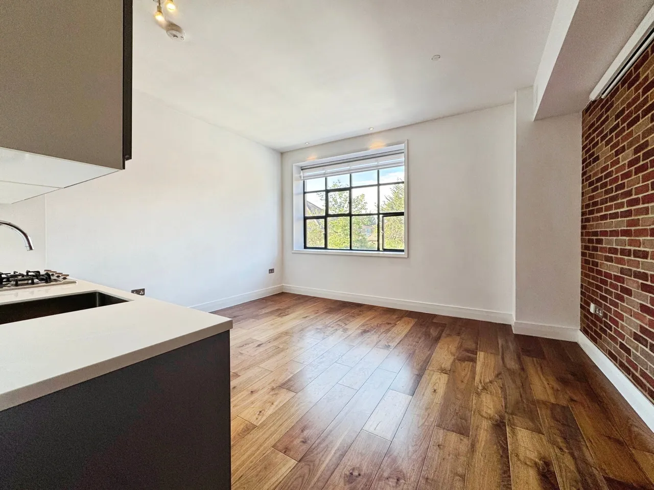 Grenville Place, NW7, photo 2