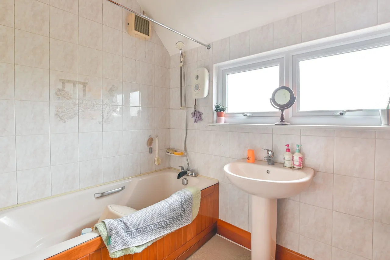 4 Stapleford Road, Wembley, photo 6