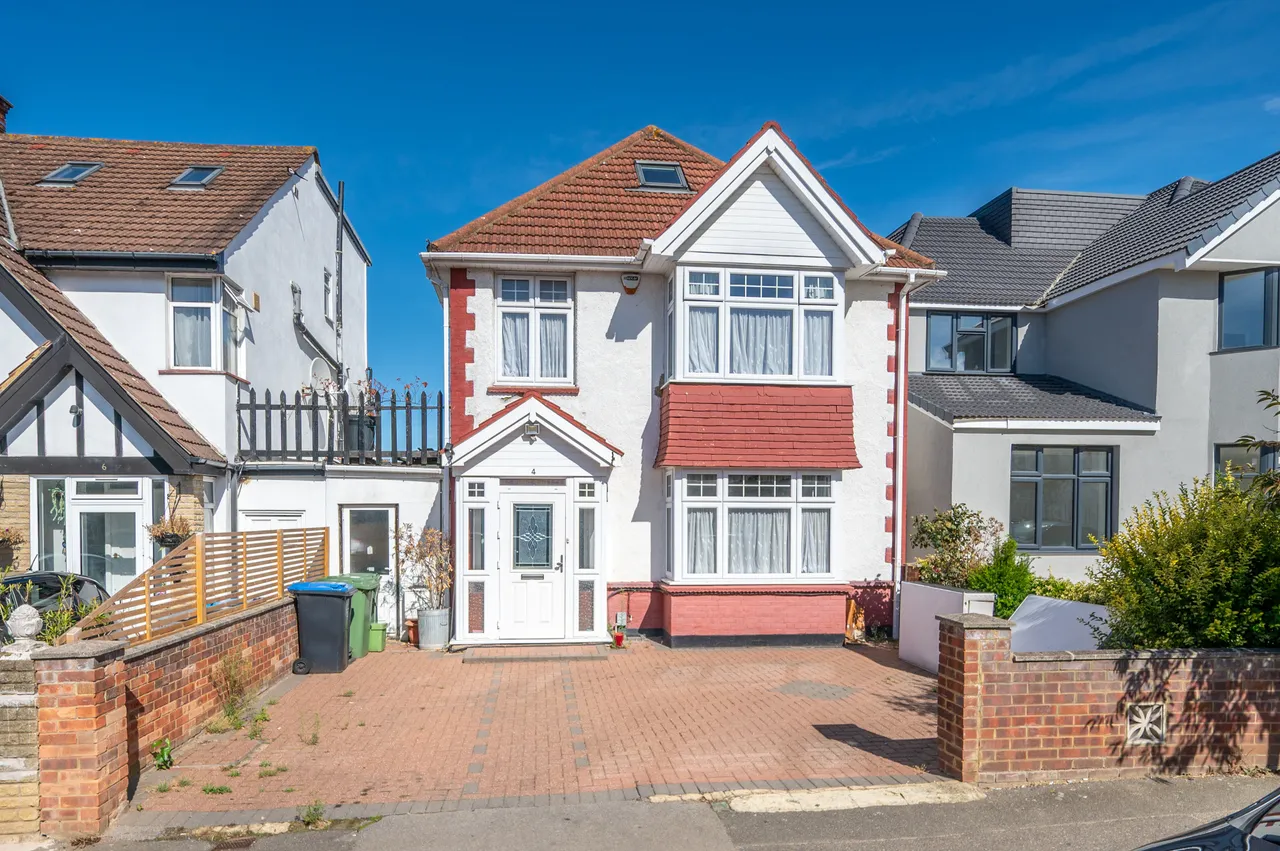 4 bed house for sale — 4 Stapleford Road, Wembley
