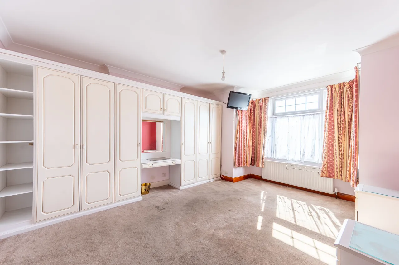 4 Stapleford Road, Wembley, photo 3