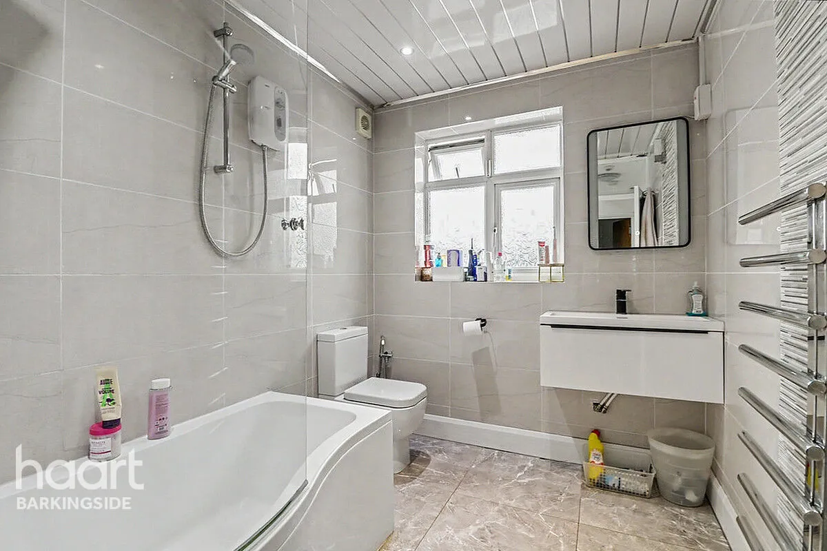 Wensleydale Avenue, Clayhall, IG5, photo 23