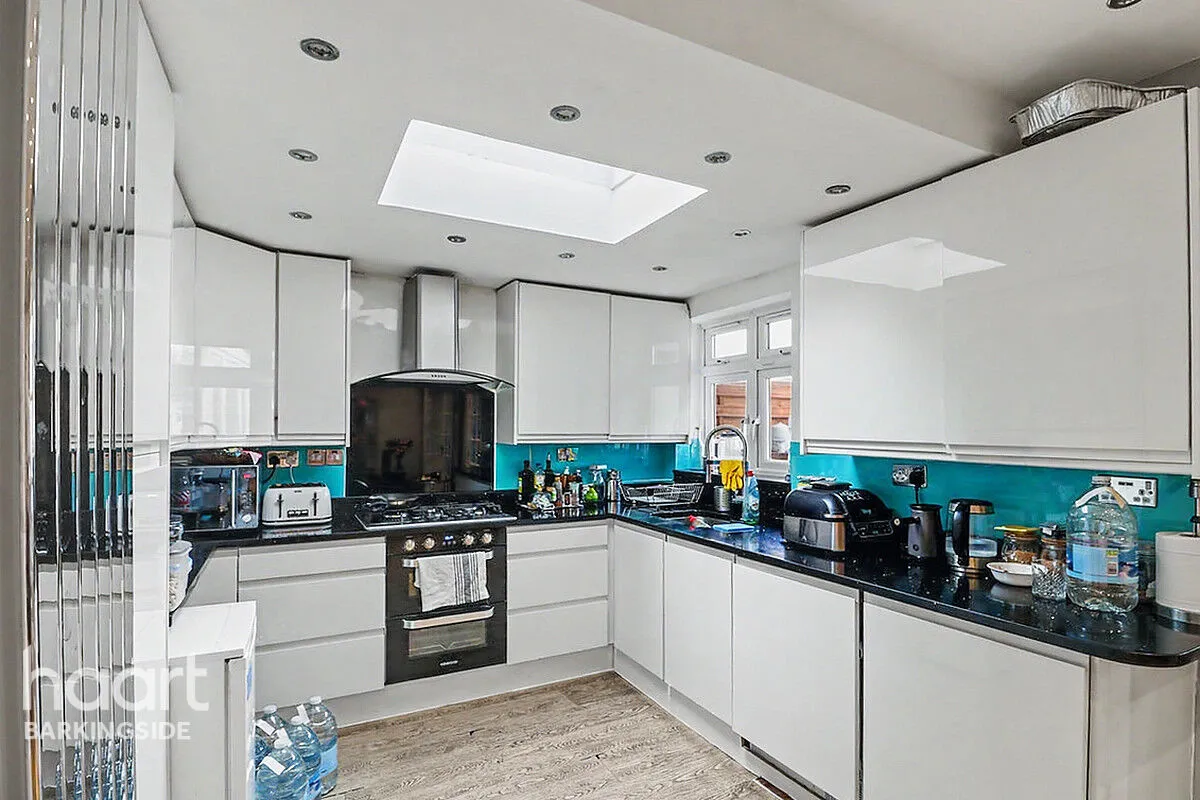 Wensleydale Avenue, Clayhall, IG5, photo 9