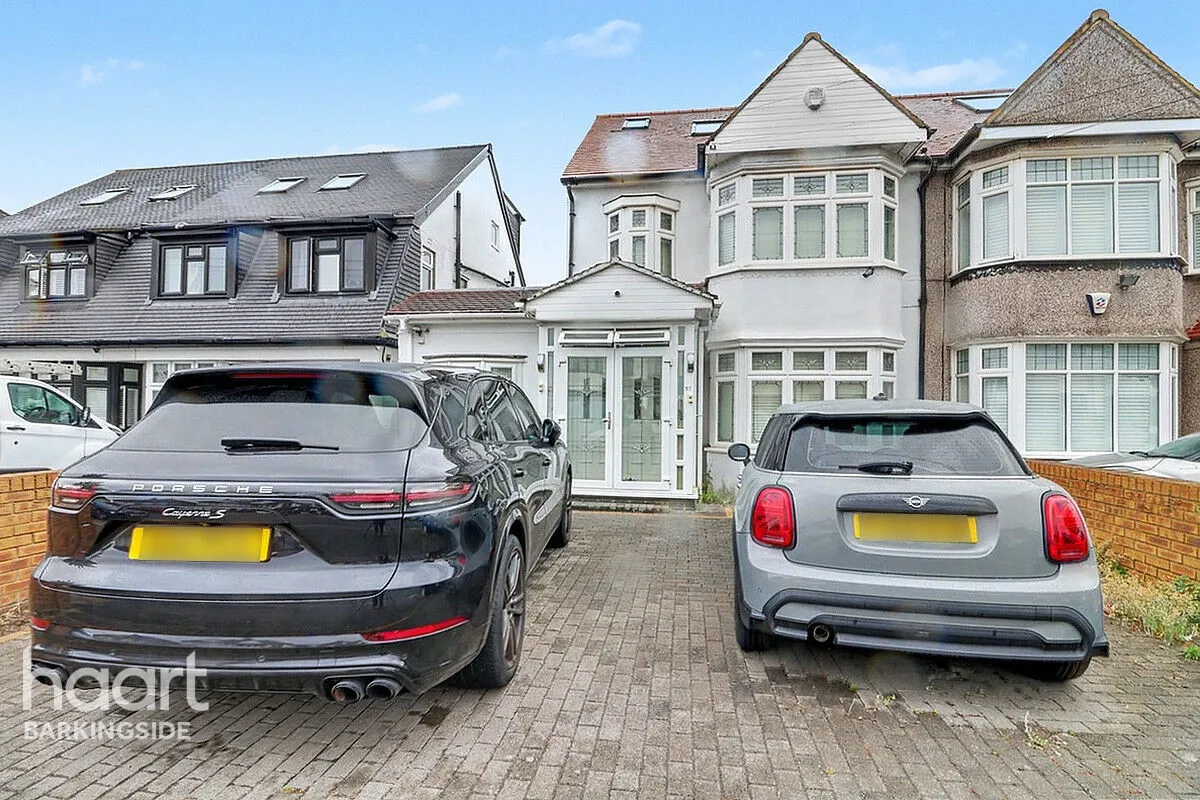 5 bed house for sale, Wensleydale Avenue, Clayhall, IG5