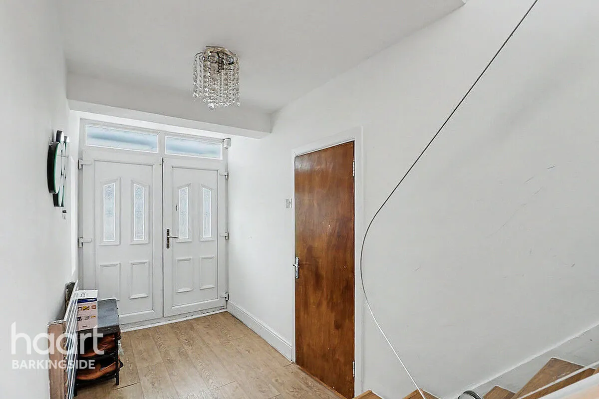 Wensleydale Avenue, Clayhall, IG5, photo 3