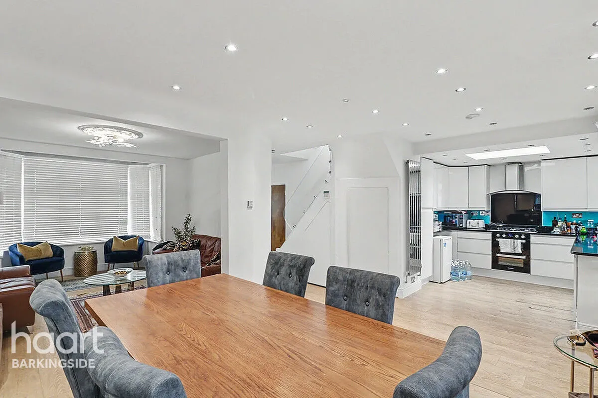 Wensleydale Avenue, Clayhall, IG5, photo 6