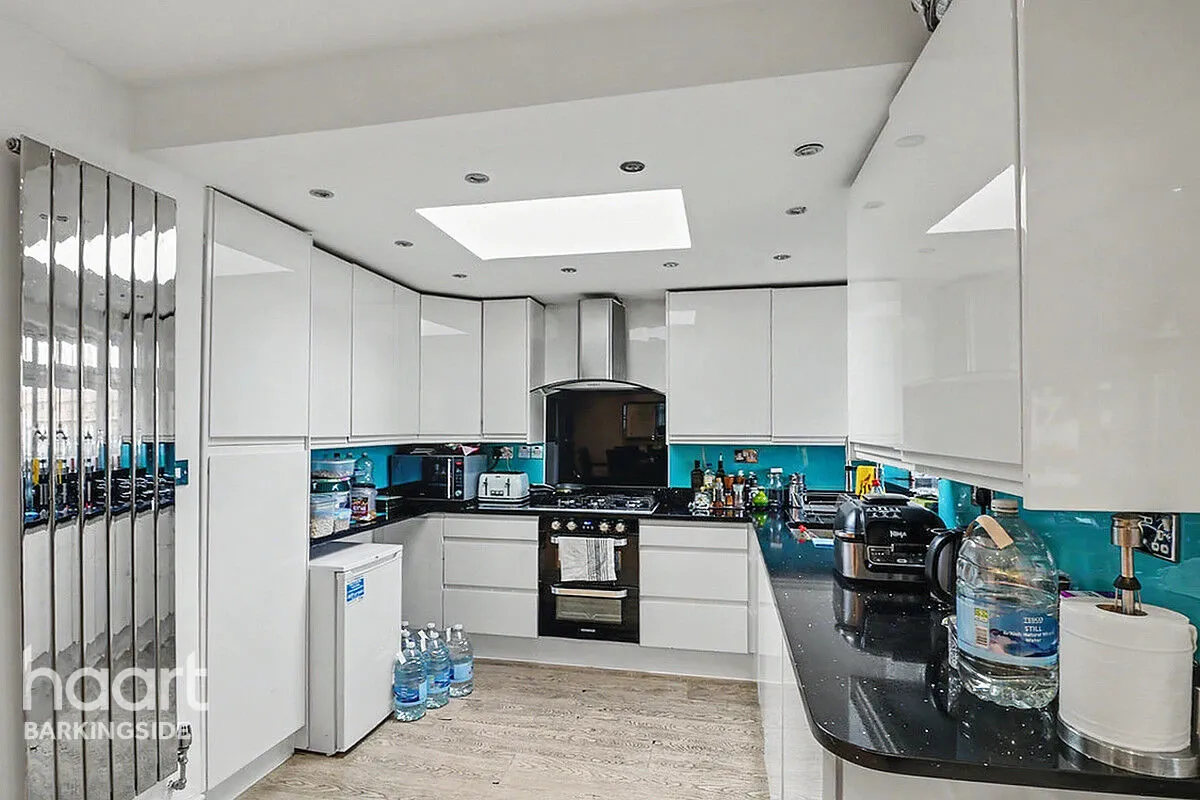 Wensleydale Avenue, Clayhall, IG5, photo 8