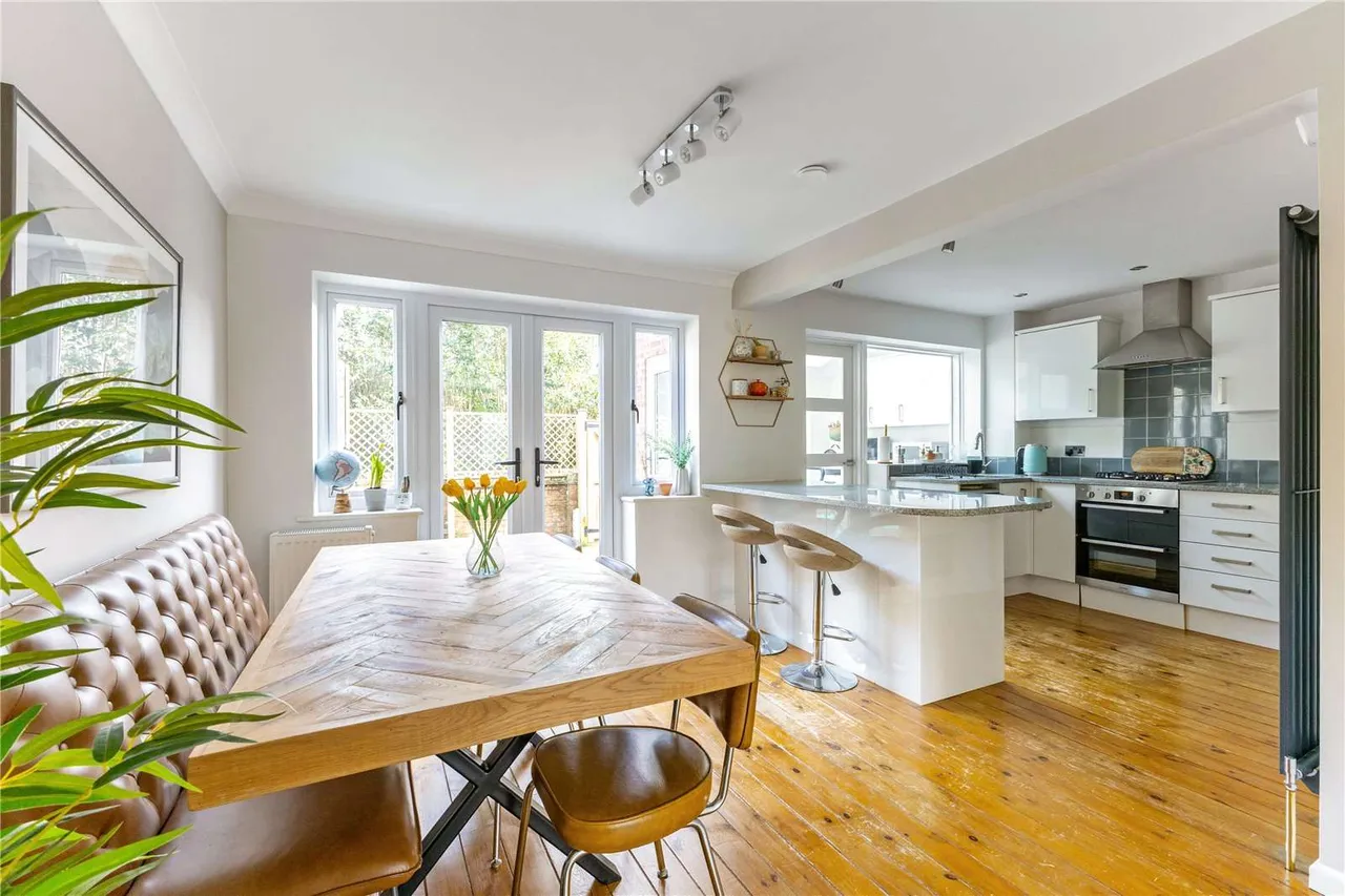Brunswick Place, Lymington, Hampshire, SO41 9EQ, photo 3