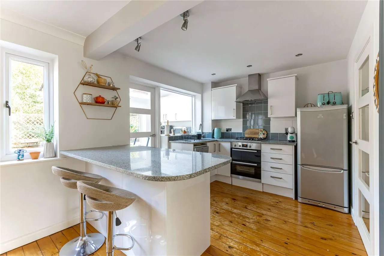 Brunswick Place, Lymington, Hampshire, SO41 9EQ, photo 4