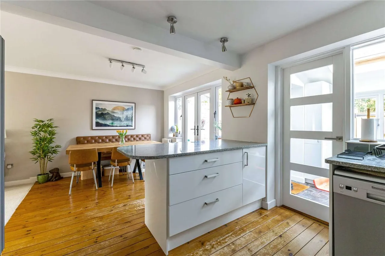 Brunswick Place, Lymington, Hampshire, SO41 9EQ, photo 5