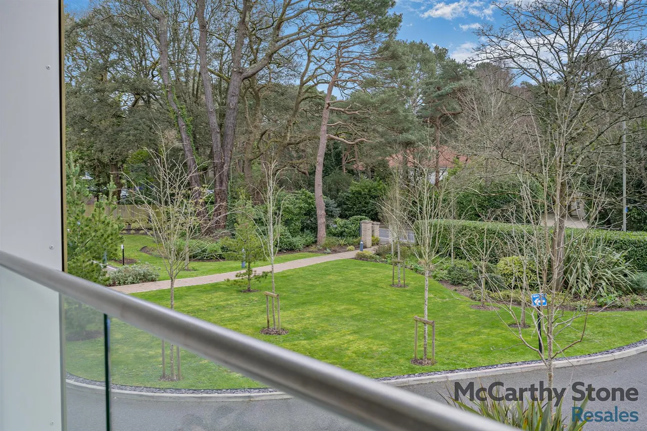 Lindsay Road, Poole, BH13, photo 32