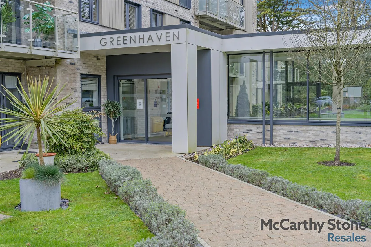 2 bed flat for sale, Lindsay Road, Poole, BH13