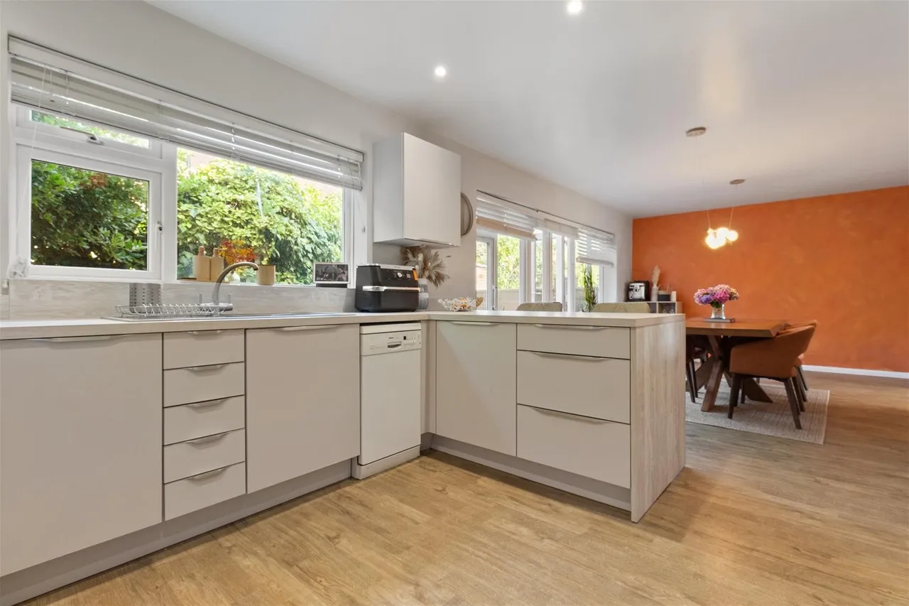 Wallace Avenue, Worthing, photo 4