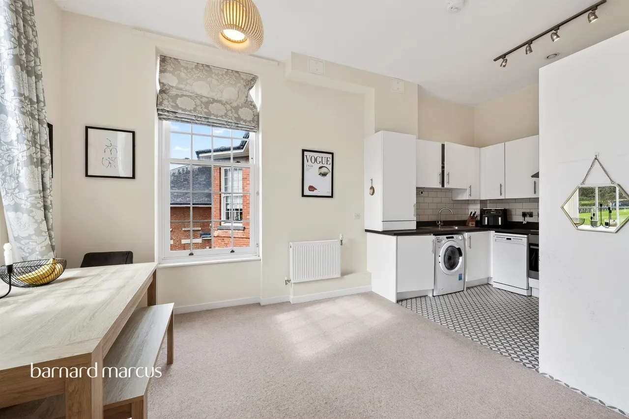 Dillon Close, Epsom, KT19, photo 4
