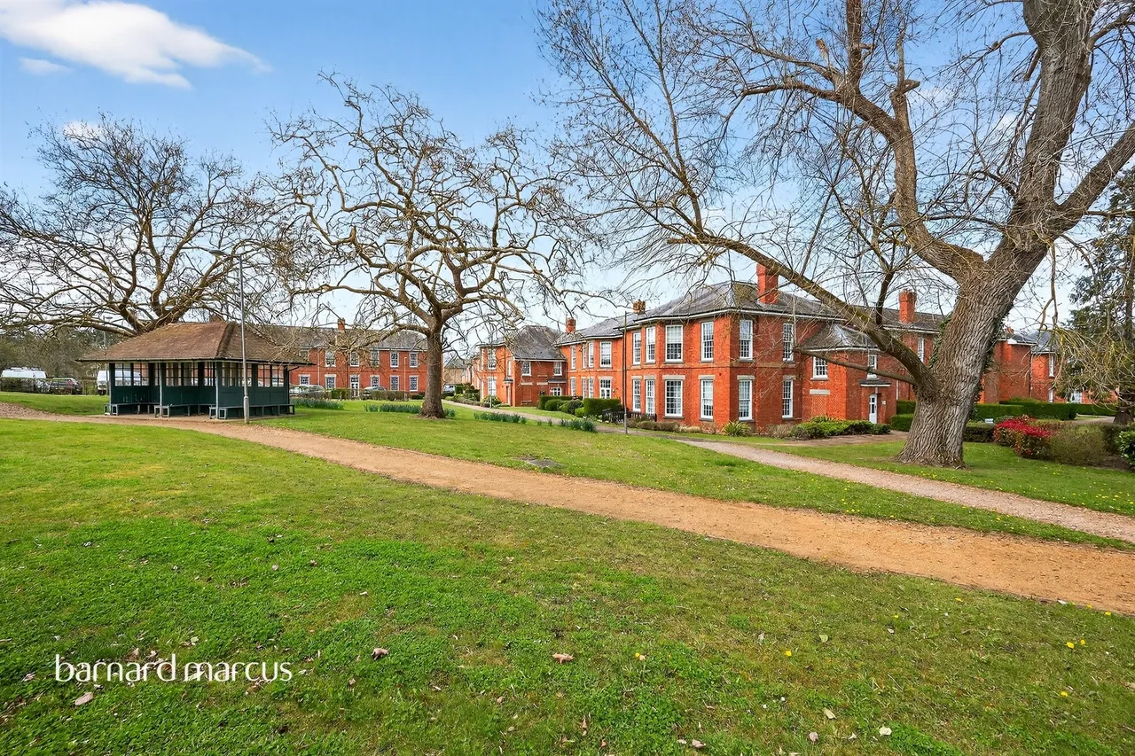 Dillon Close, Epsom, KT19, photo 12