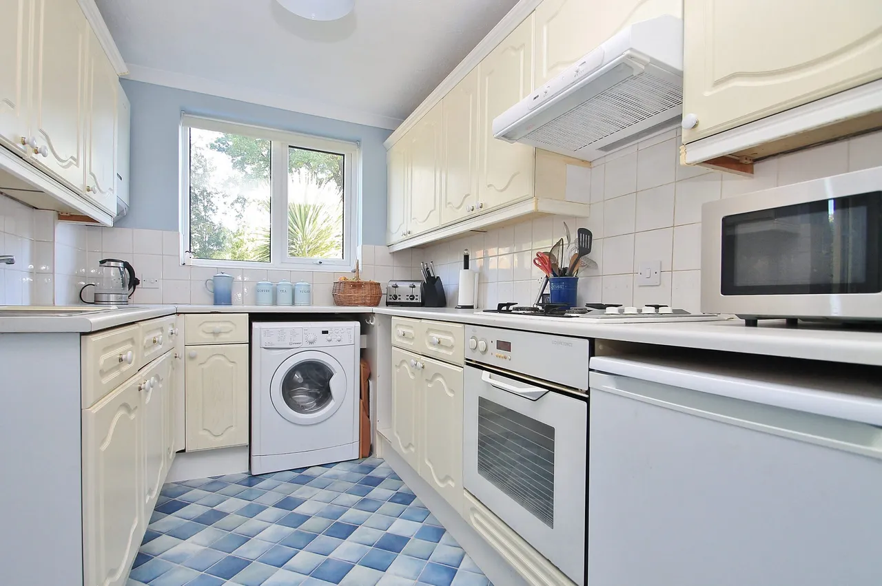 Send Marsh Road, Ripley, GU23, photo 2