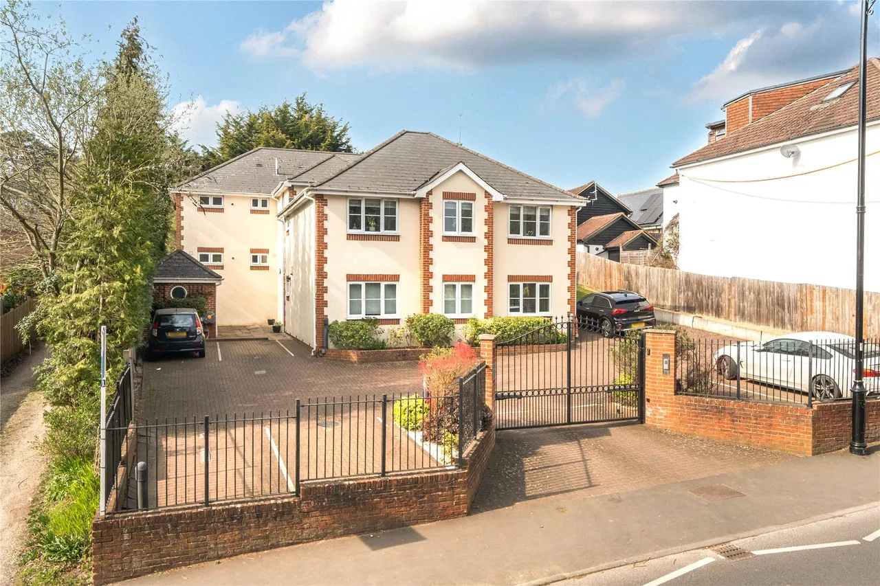 2 bed flat for sale, Deepcut Bridge Road, Deepcut, GU16
