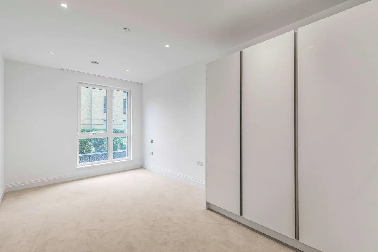 Pinewood Gardens, Teddington, TW11, photo 6