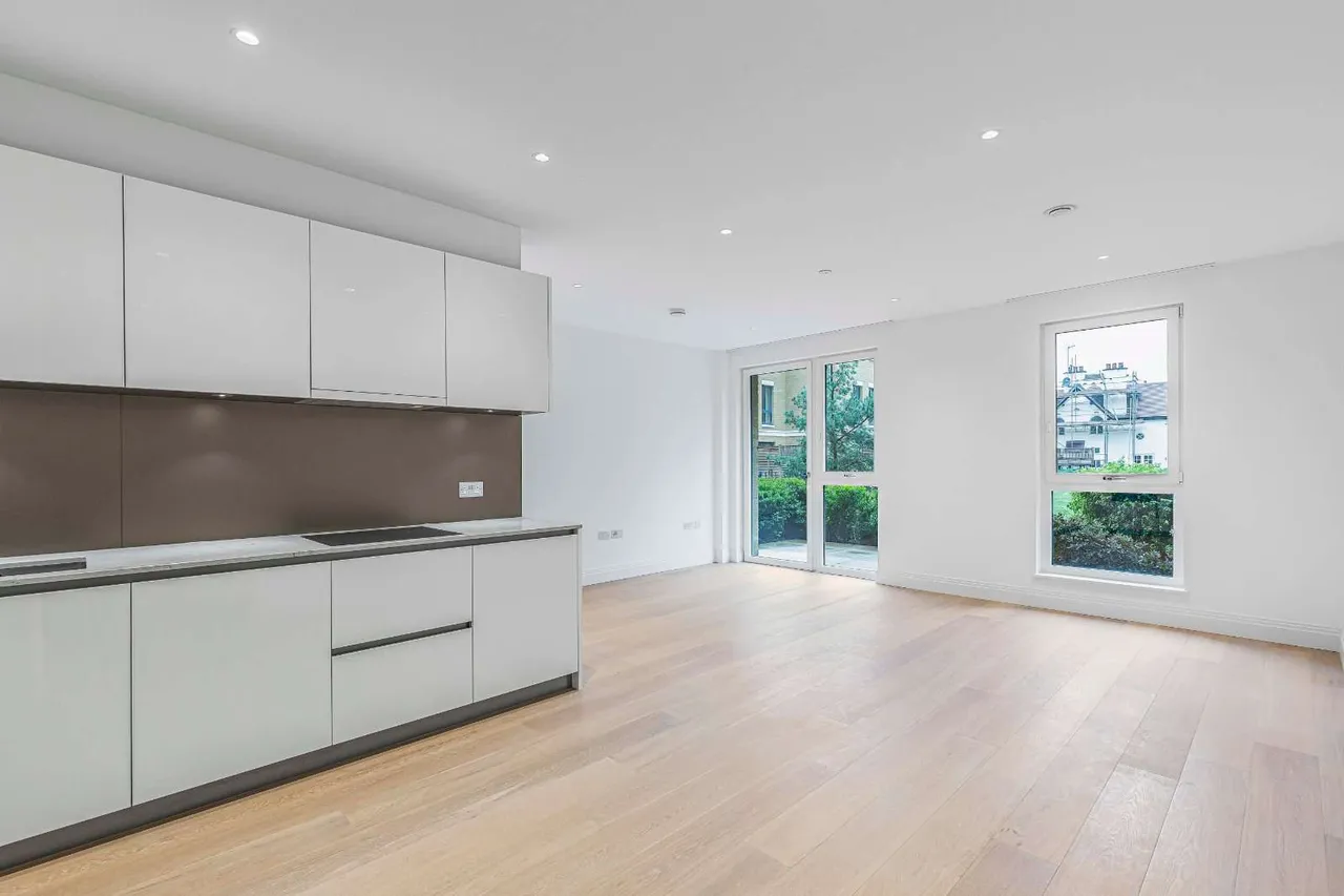 1 bed flat to rent, Pinewood Gardens, Teddington, TW11