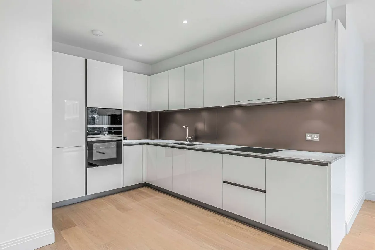 Pinewood Gardens, Teddington, TW11, photo 8