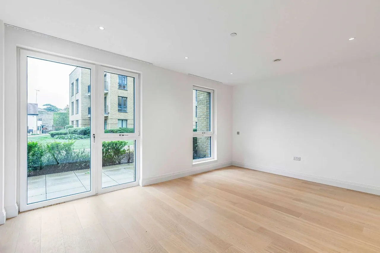 Pinewood Gardens, Teddington, TW11, photo 4