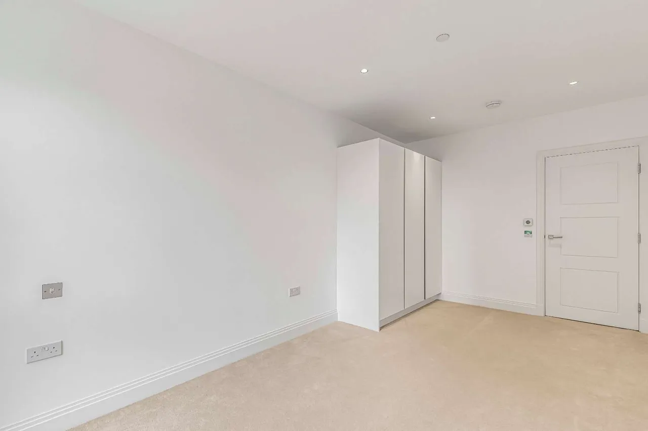 Pinewood Gardens, Teddington, TW11, photo 5
