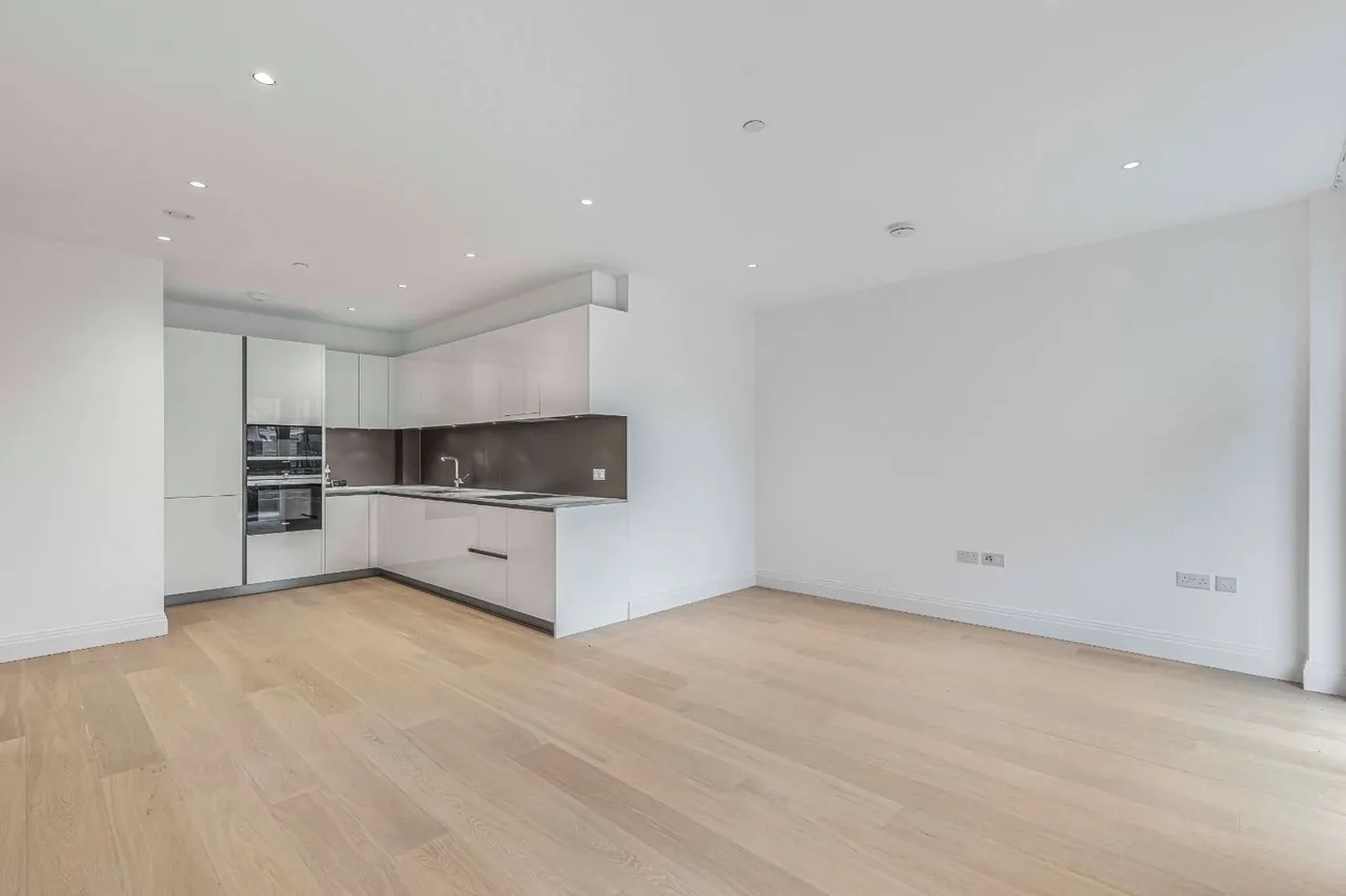Pinewood Gardens, Teddington, TW11, photo 2