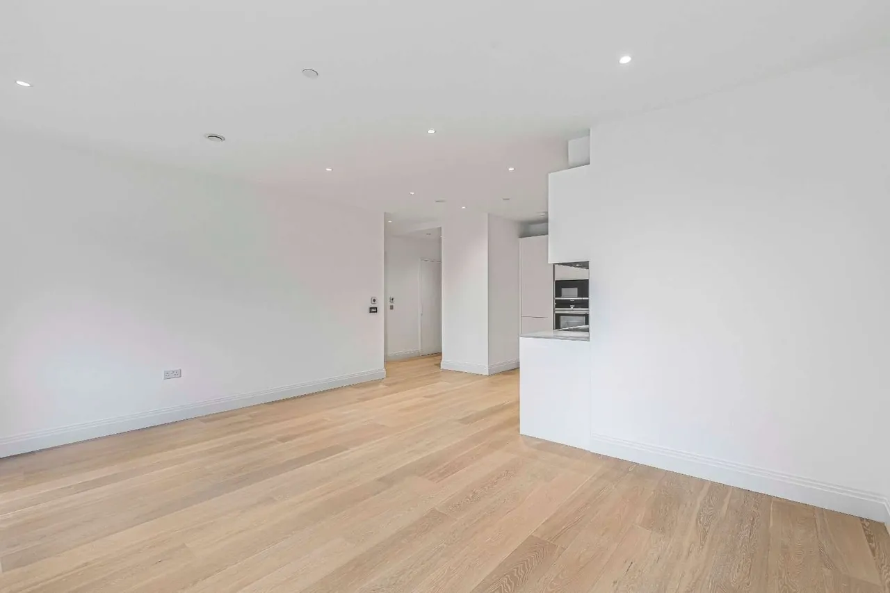 Pinewood Gardens, Teddington, TW11, photo 3