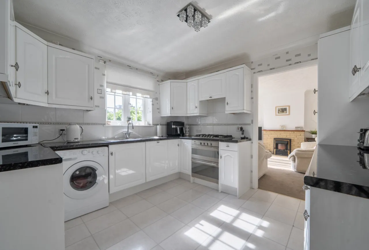 3 bed house for sale — Jutsums Lane, Romford, RM7 9HH