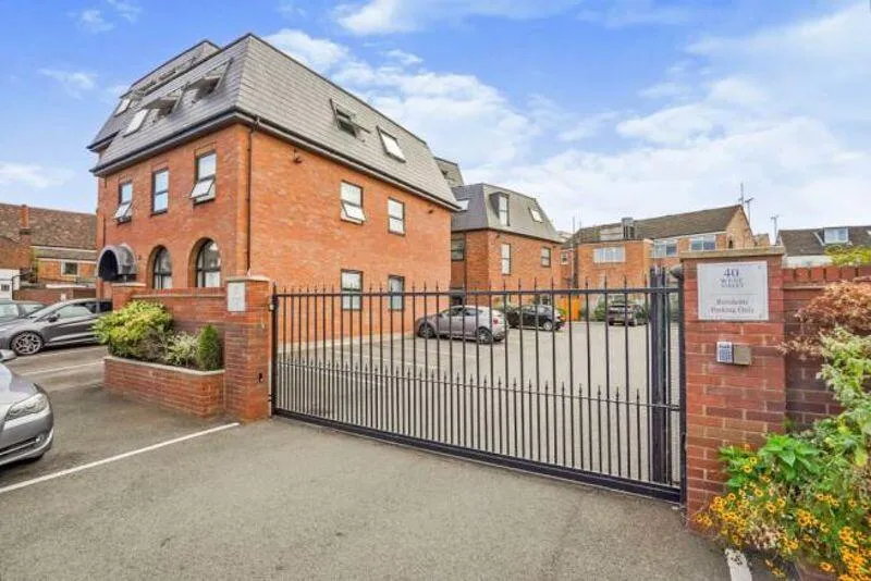 2 bed flat for sale, West Street, Dunstable, LU6