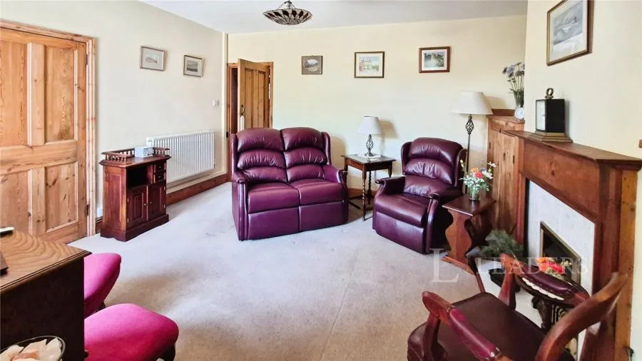 High Street, Shirrell Heath, SO32, photo 2