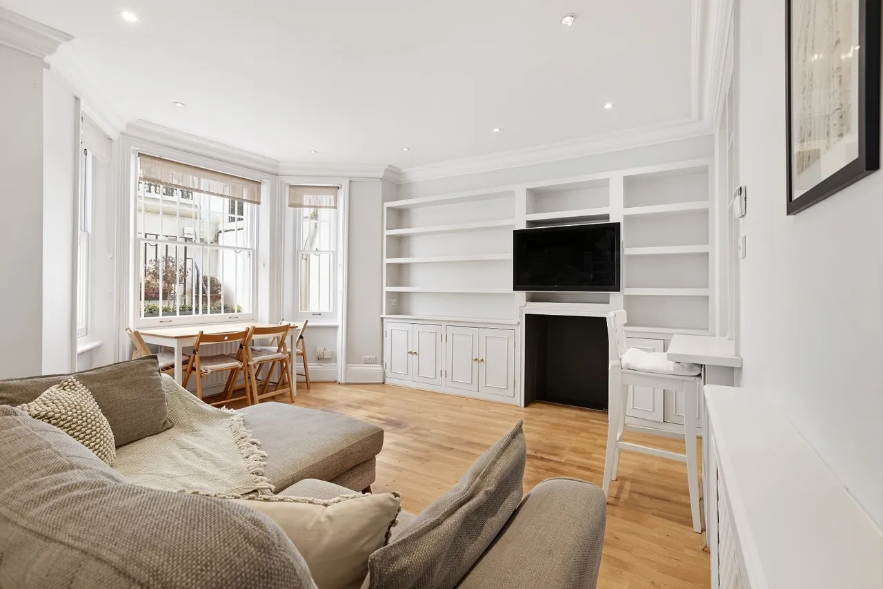 2 bed flat for sale, Lexham Gardens, London, W8