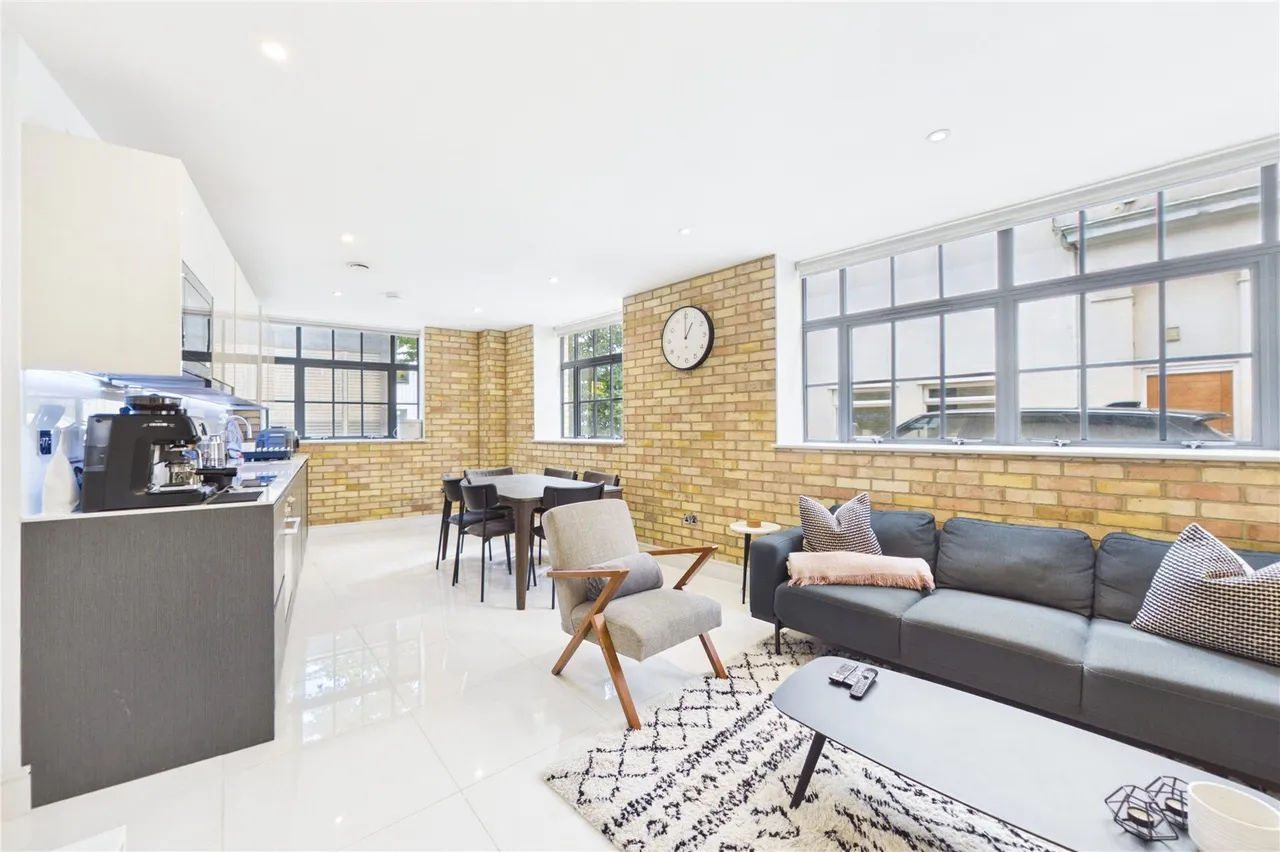 2 bed flat for sale — Rampart Street, London, E1