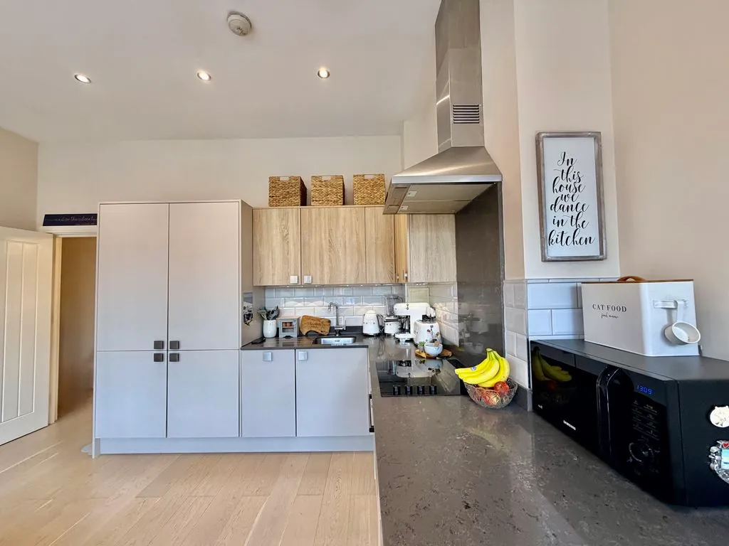 Furlong Road, Bourne End SL8 5AJ, photo 2