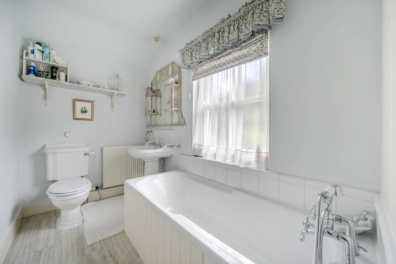 Dean Lane, Cookham Dean, Maidenhead, SL6, photo 11