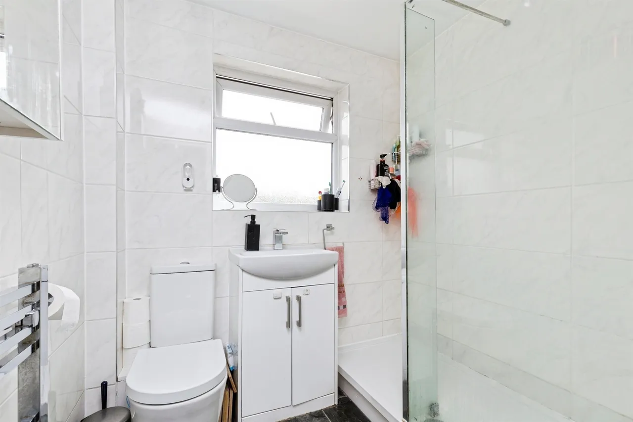 Lismore Crescent, Crawley, RH11, photo 9