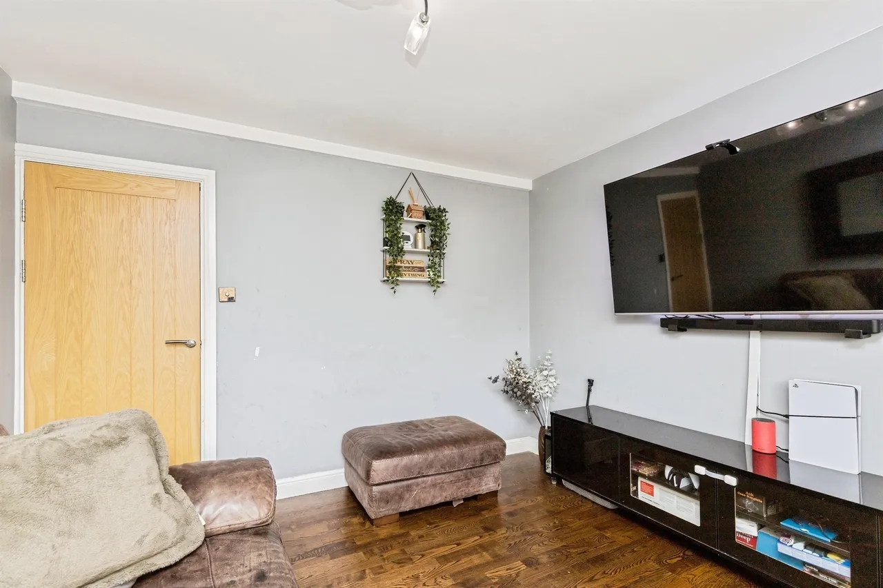 Lismore Crescent, Crawley, RH11, photo 11