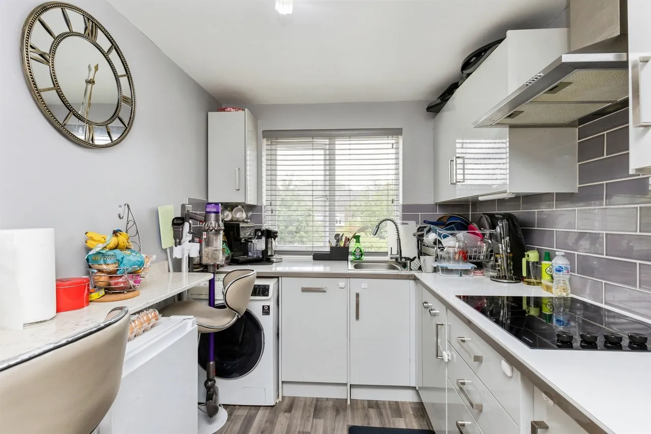 Lismore Crescent, Crawley, RH11, photo 5