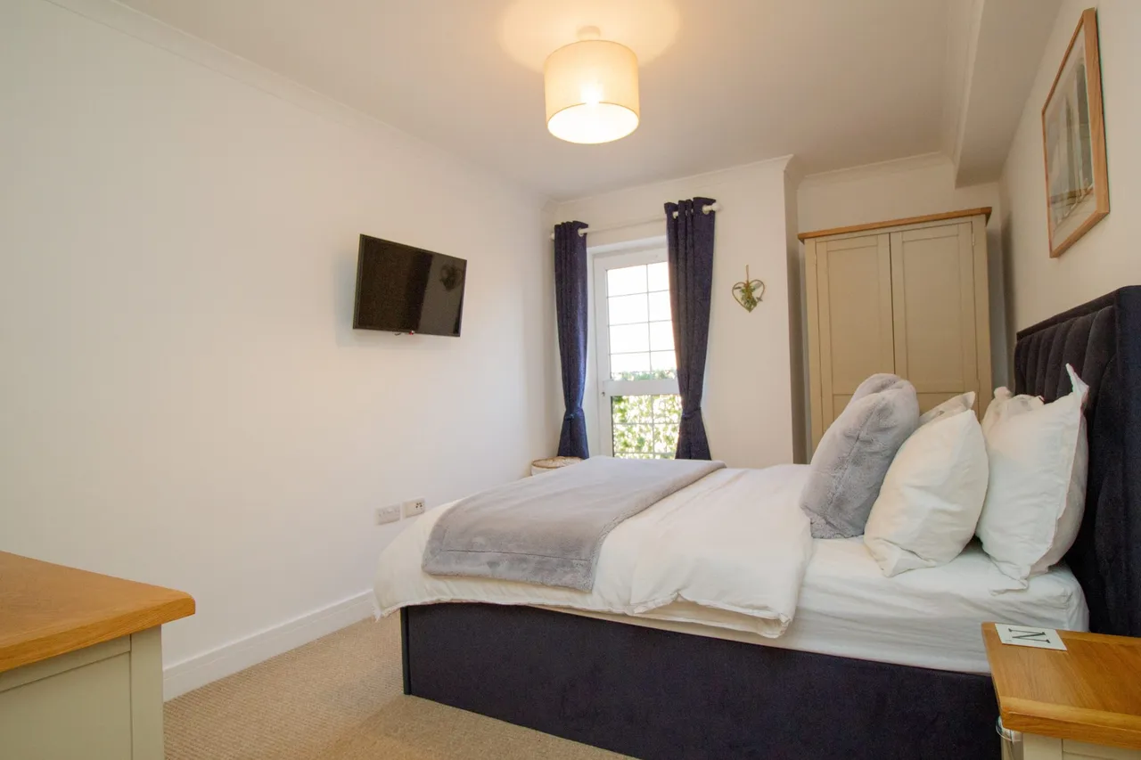 Flat 7, Crondall Place Church Road, Fleet, GU51 4NB, photo 11