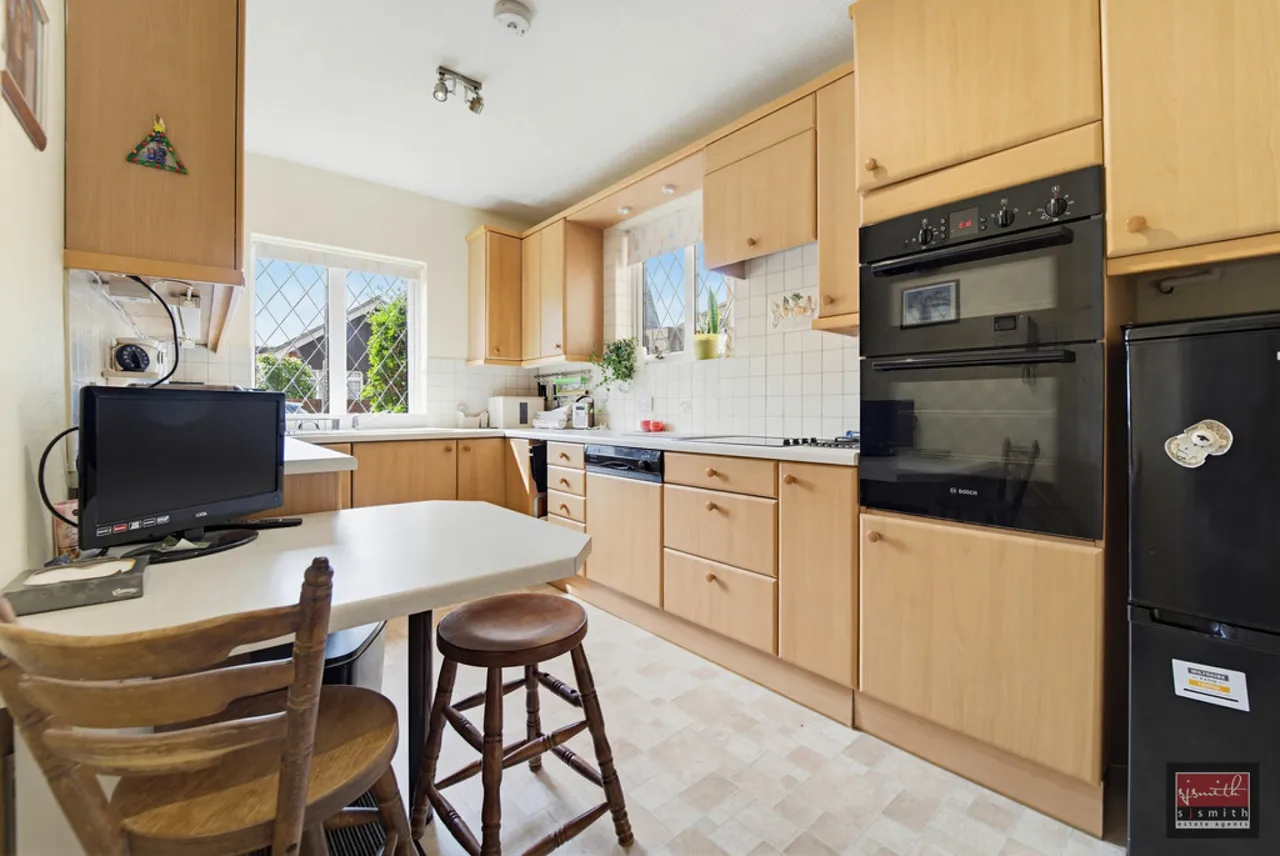 Fontmell Park, Ashford, TW15, photo 4