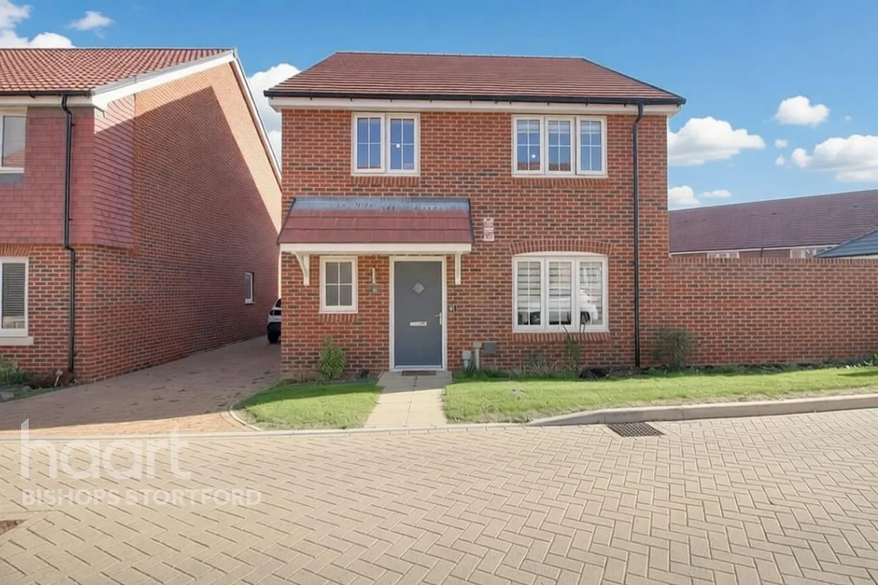 4 bed house for sale, Davison Drive, Bishop's Stortford, CM23