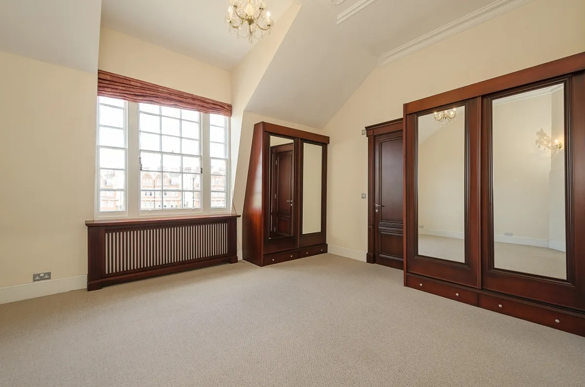 St. Johns Wood High Street, St Johns Wood, London, NW8, photo 5