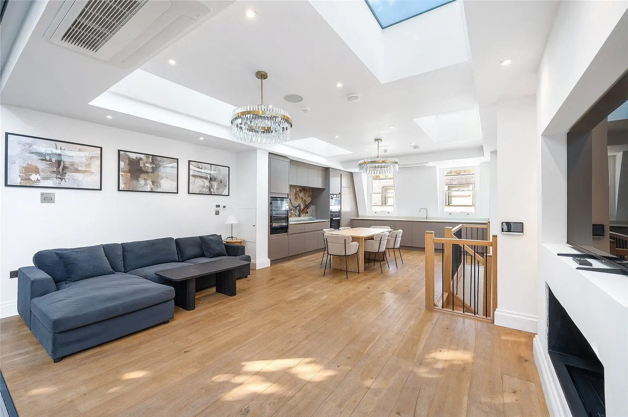 3 bed house to rent, Lexham Mews, London, W8
