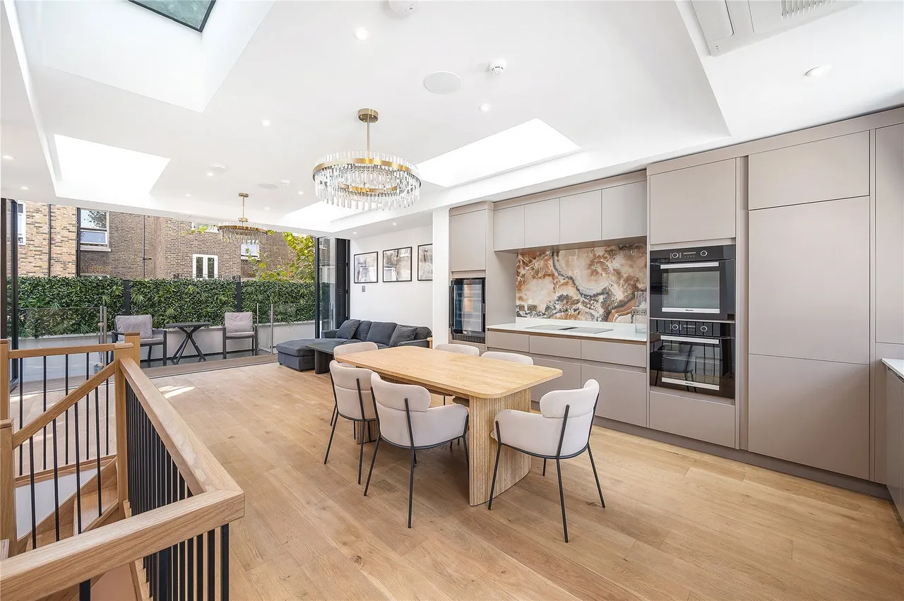 Lexham Mews, London, W8, photo 2