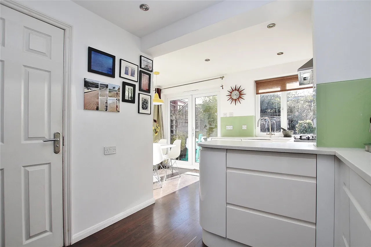 Connaught Crescent, Brookwood, GU24, photo 5