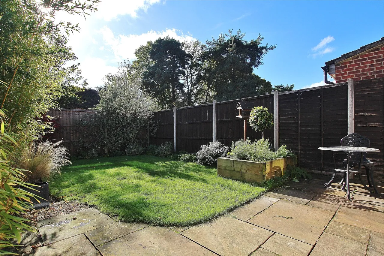 Connaught Crescent, Brookwood, GU24, photo 16