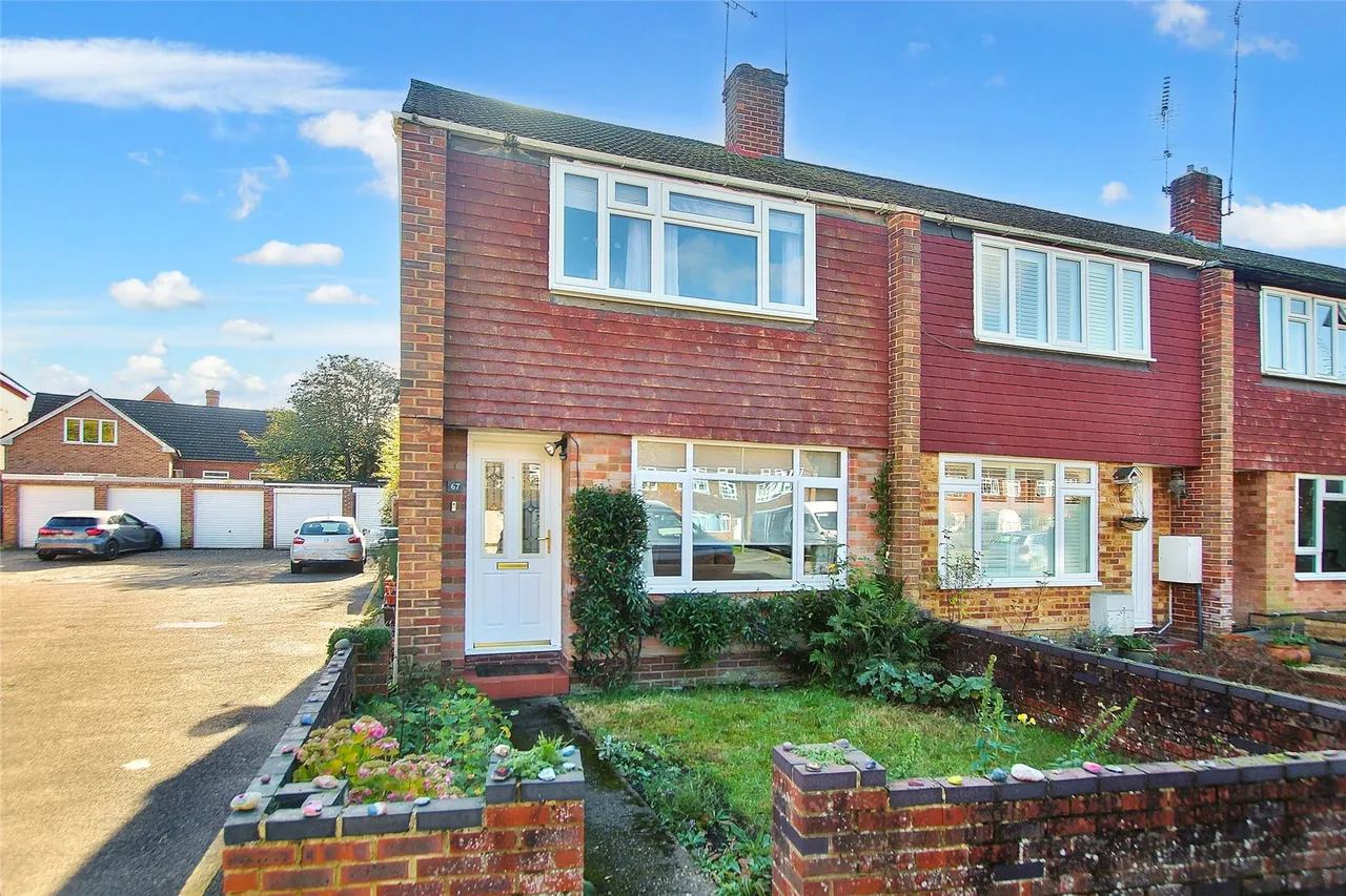 3 bed house for sale, Connaught Crescent, Brookwood, GU24